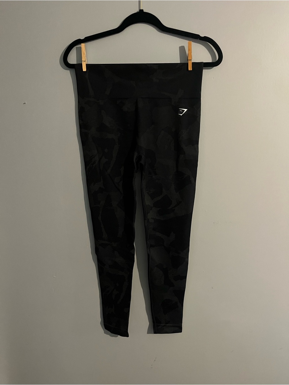 Gymshark Black Camo High-Rise Workout Leggings size large seamless butt scrunch